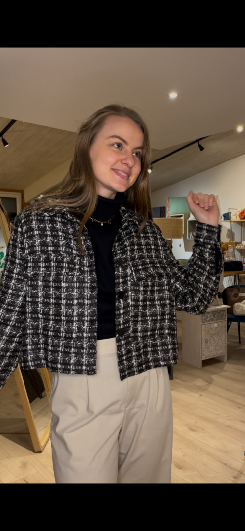 Veste en tweed noire et blanche